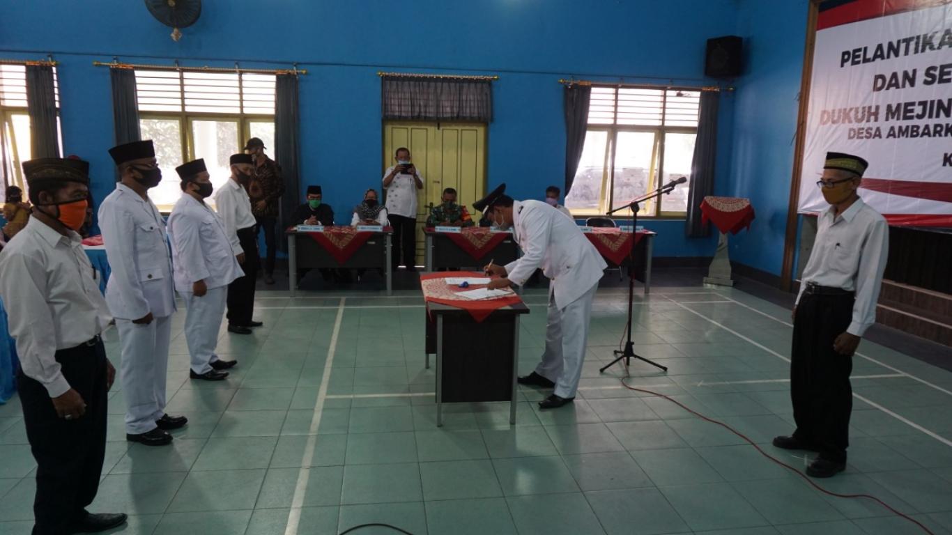 PELANTIKAN DUKUH DESA AMBARKETAWANG