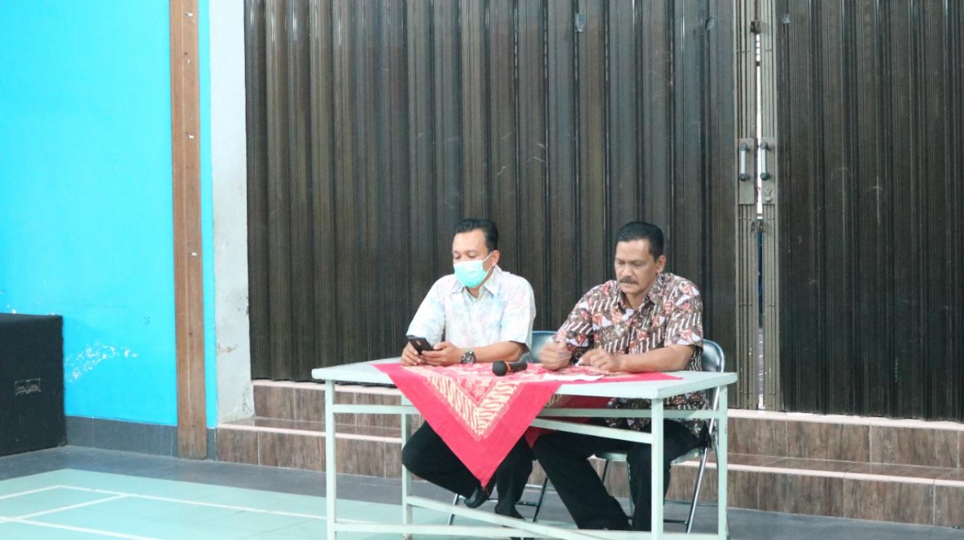 Lurah Bagikan Insentif
